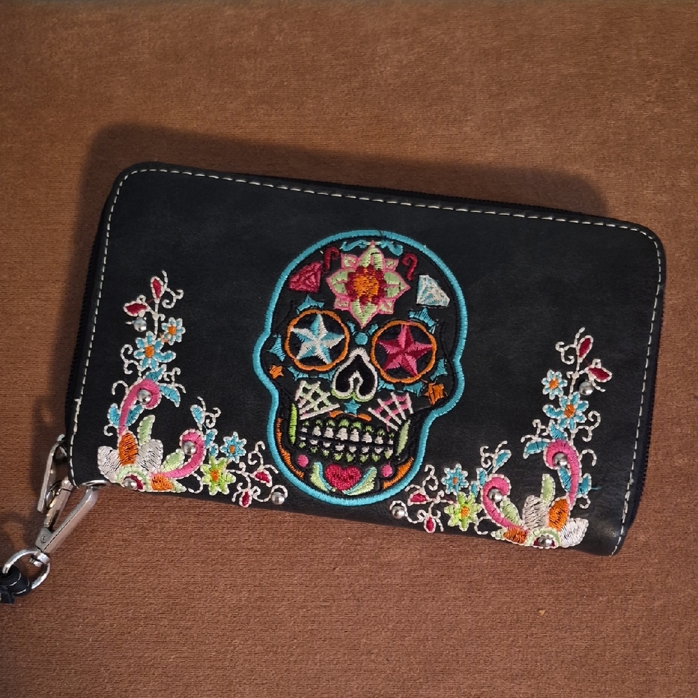 P & G Embroidered Skull Black Wallet Wristlet Zip 7.5x4.5 Inch